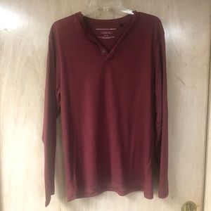 International Report Essentials mens TShirt Sz Medium Burgundy Long Sleeves NEW
